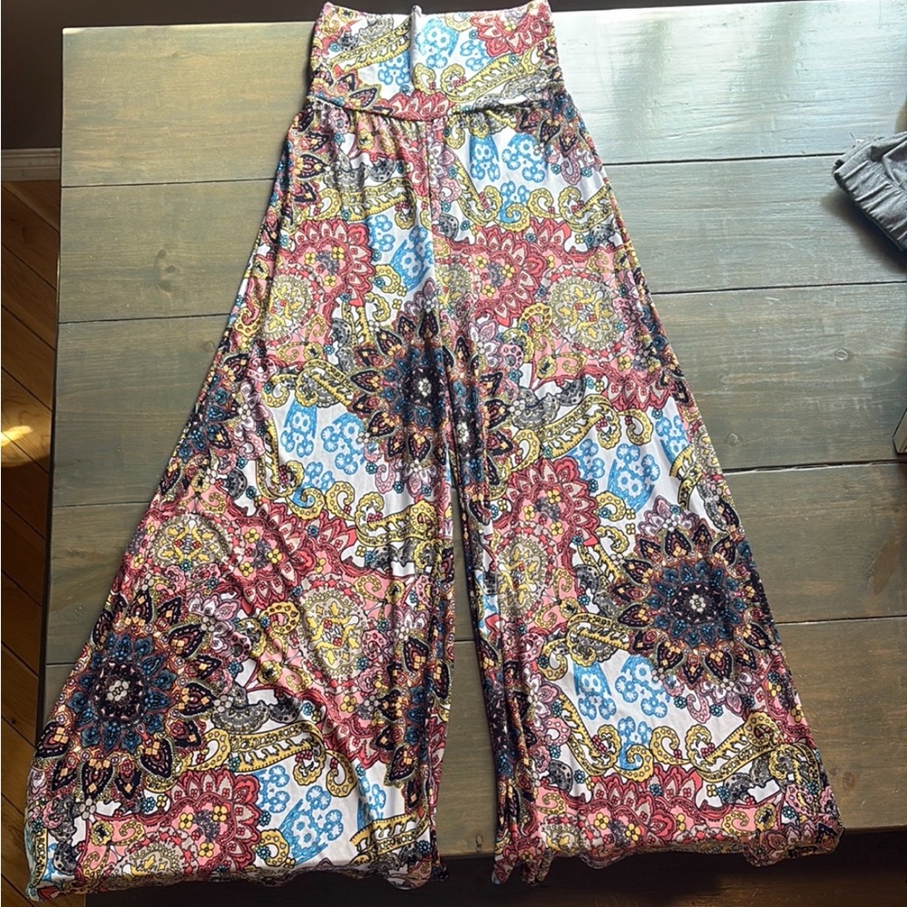 TRUE LIGHT Multicolor Paisley Flare Pants